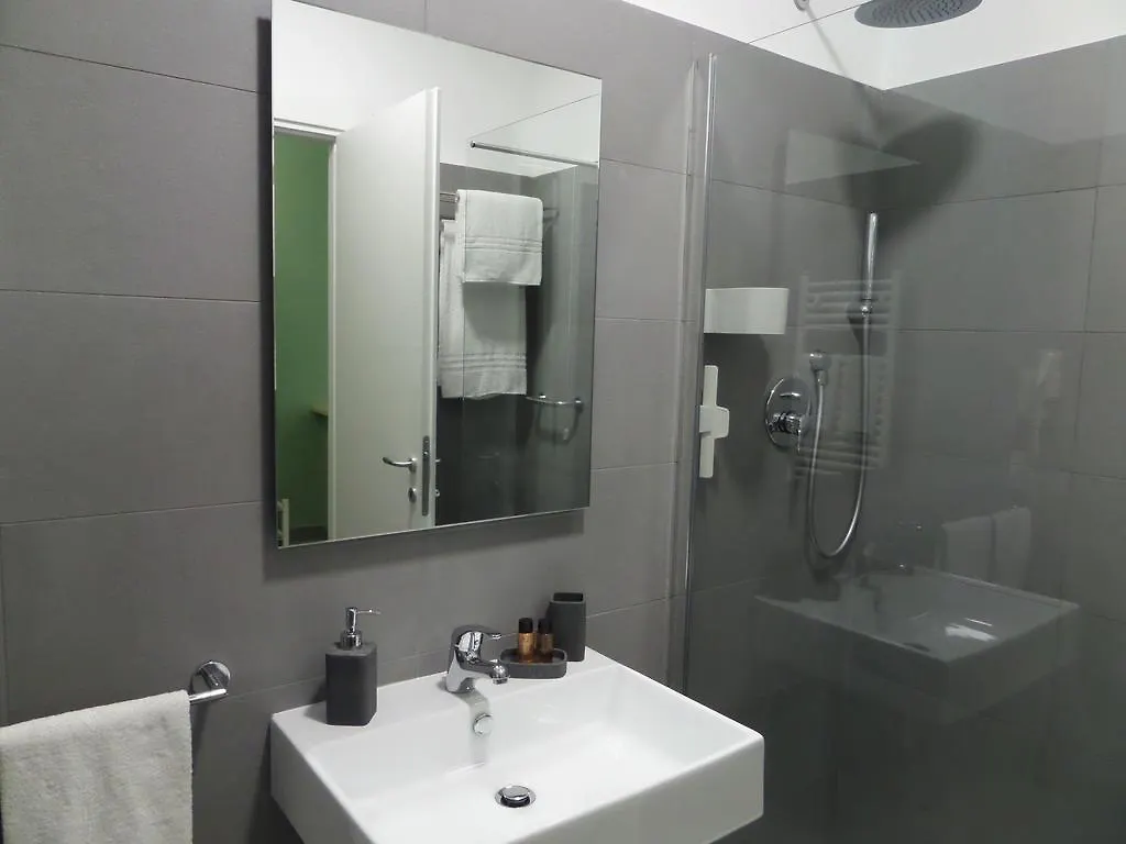 325 Rooms Ai Fori Rome 2*,