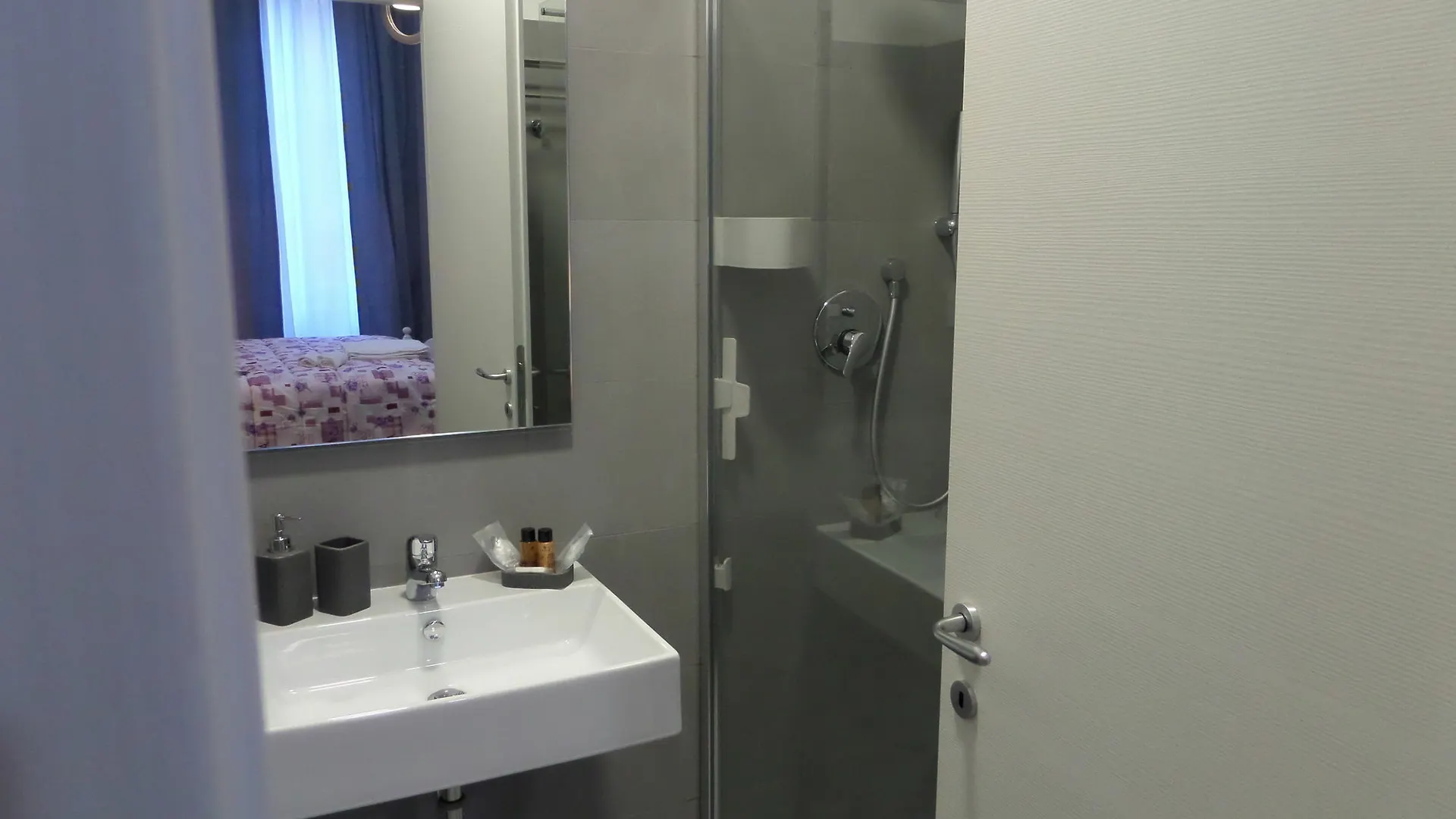 325 Rooms Ai Fori Rome Italy